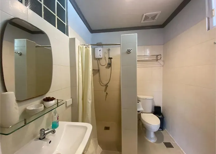 Oyo 708 Abaseria Deli And Cafe Hotel 2*